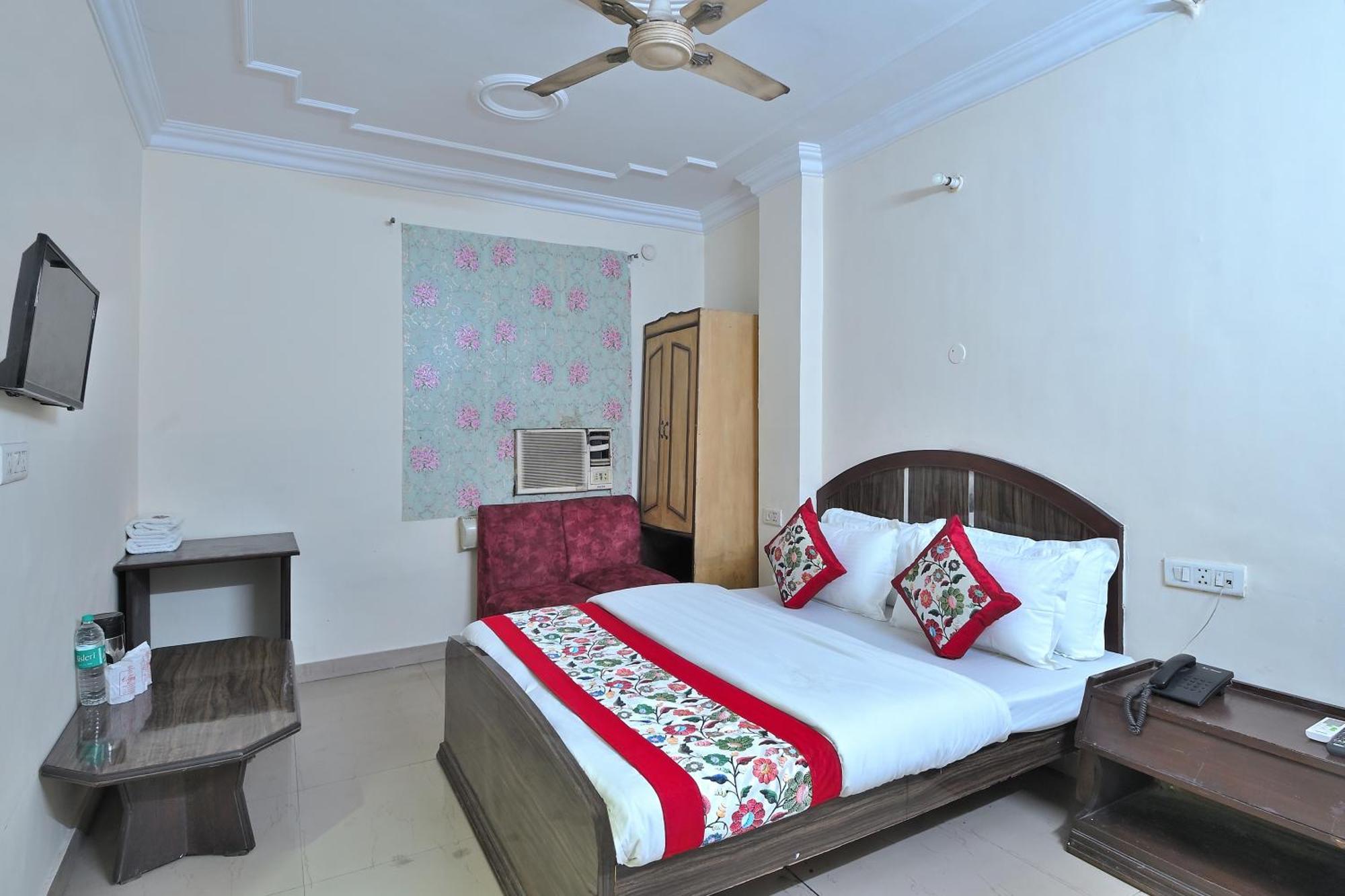 Hotel Ashoka Continental New Delhi Exterior photo