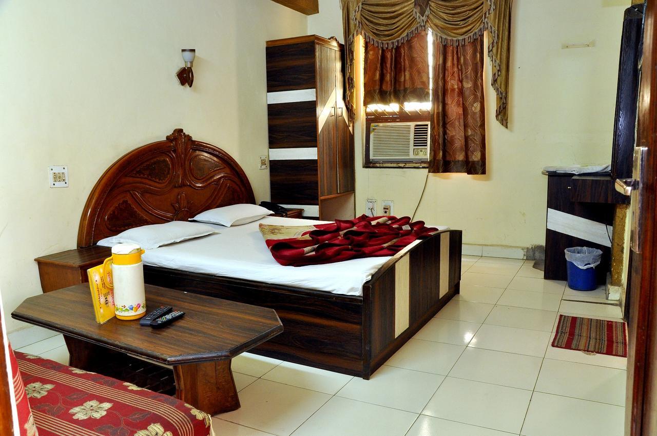 Hotel Ashoka Continental New Delhi Exterior photo